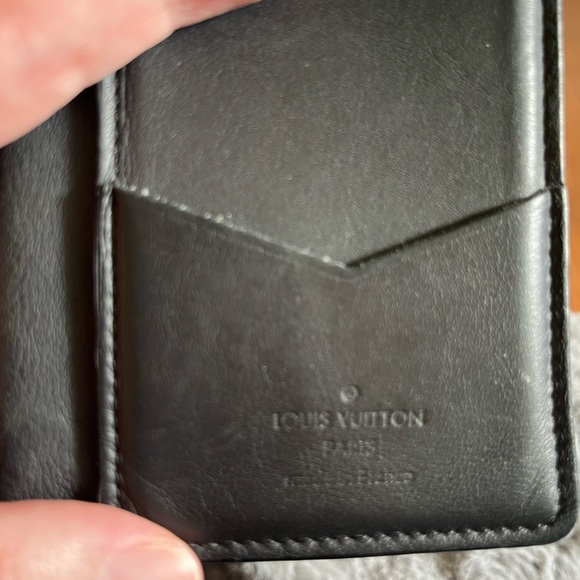 Louis Vuitton -Black, men’s bi-fold wallet. Gently loved by the previous owner - Picture 6 of 10
